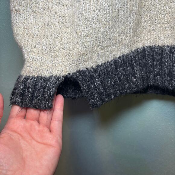 Women's Cozy Casual Black & Beige Colorblock Crew Neck Sweater M - Picture 3 of 9